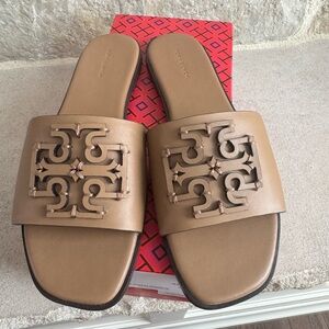 NIB Hard to find Tory Burch Ines Slide Sandals color Almond Flour comes with box